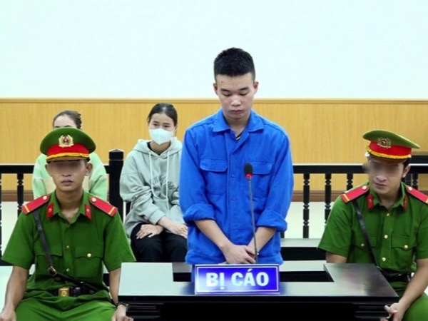 Xét xử 'nghịch tử' pha thuốc diệt cỏ vào nước uống của cha