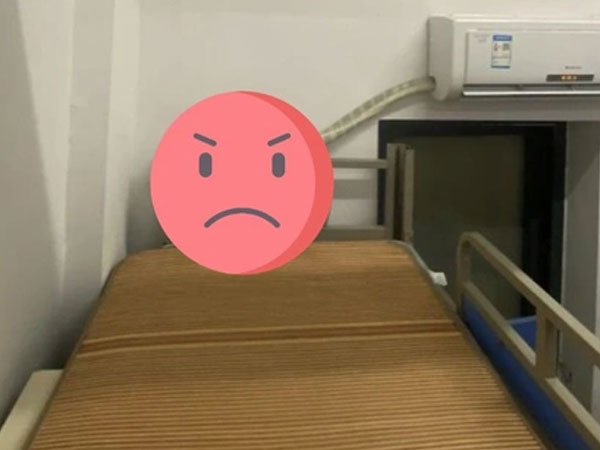 Chiếc giường trong KTX của nữ sinh xuất hiện 'vật thể lạ' khiến nhiều người nóng mắt, phụ huynh kiện thẳng lên ban giám hiệu