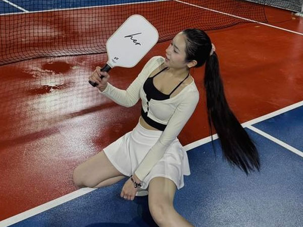 Ý Nhi khoe cảnh nhễ nhại mồ hôi trên sân pickleball, lộ chi tiết phải gọi tên Xemesis