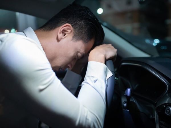 Đưa vợ đến sân bay, chồng bất ngờ phát hiện vợ ngoại tình rồi sốc khi thấy hình ảnh kẻ thứ 3