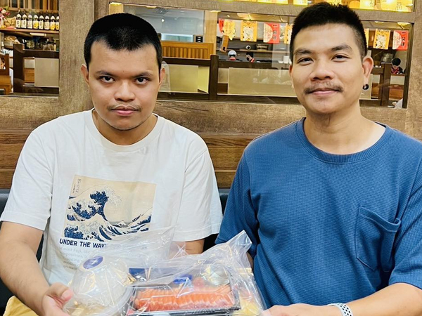 Người đàn ông đến nhà hàng buffet ăn suốt 8 tiếng gây sốt mạng