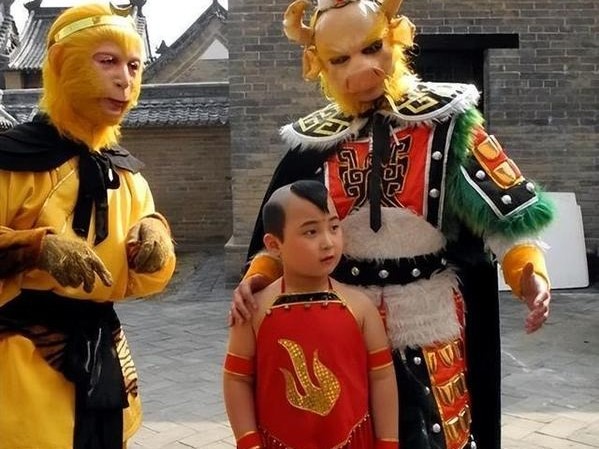 Bi kịch của cậu bé đóng vai 'Hồng Hài Nhi': Cuộc đời dừng lại ở năm 8 tuổi, lao lực vì trở thành công cụ kiếm tiền của cha mẹ!