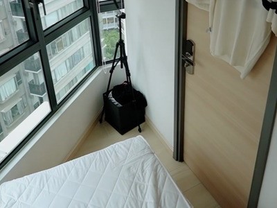 Thuê phòng 'quan tài' 4m2, giá 25 triệu/tháng 4 người ở, chàng trai Việt thấy điều bất ngờ khi vào sâu bên trong