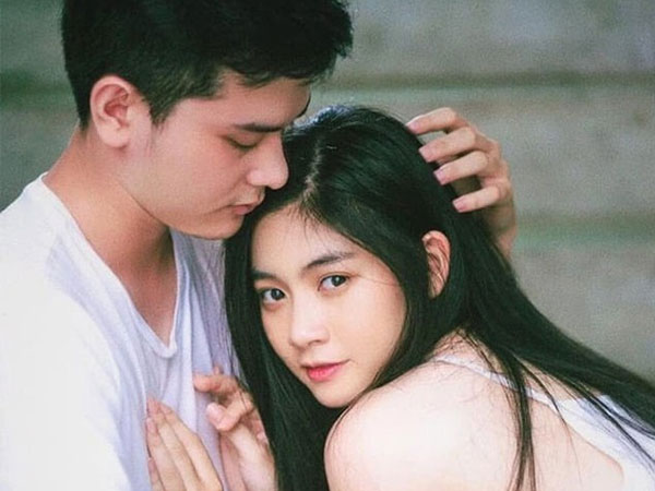 Danh tính hot girl gia thế khủng vừa được cầu hôn sau 5 năm yêu đương