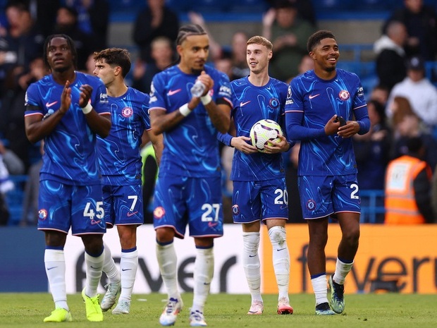 Rượt đuổi điên rồ, Chelsea hạ Brighton với 4 bàn của Palmer