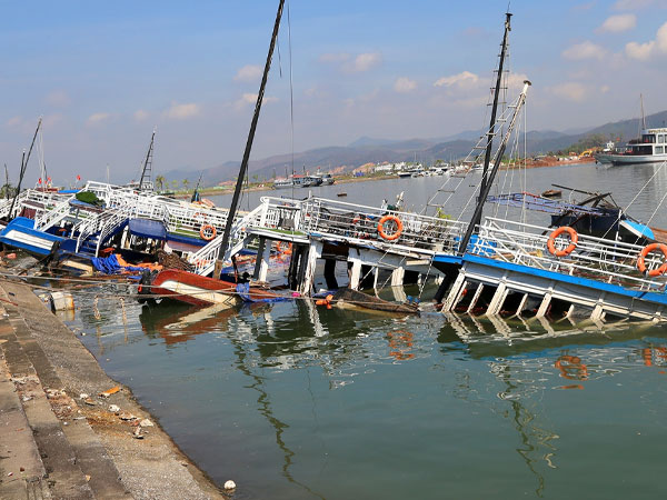 Tài sản chục tỷ ngâm dưới biển, chủ tàu du lịch Quảng Ninh mòn mỏi chờ trục vớt
