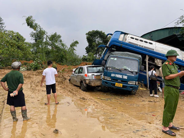 Vụ sạt lở vùi lấp nhiều nhà ở Hà Giang: Cháu bé lớp 5 chưa thoát được ra ngoài