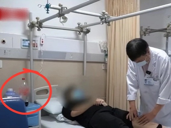 Mới 35 tuổi xương đã 'xốp như tổ ong', ho 1 cái gãy đôi xương đùi vì quá mê loại nước uống quen thuộc