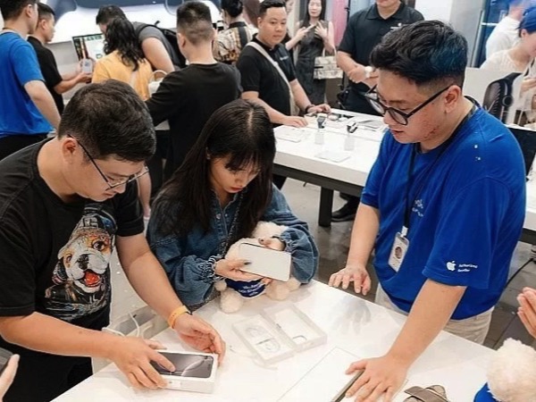 iPhone 16 'cháy hàng' tại Việt Nam, doanh thu ngày đầu tiên đạt 1,1 nghìn tỷ đồng