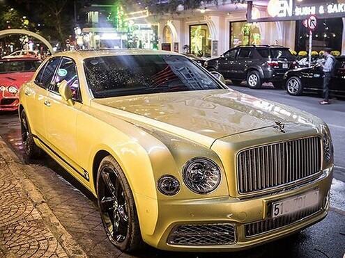 'Soi' Bentley Mulsanne hơn 50 tỷ bà Nguyễn Phương Hằng cầm lái