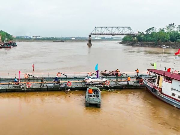 Lý do cầu phao Phong Châu tạm dừng hoạt động
