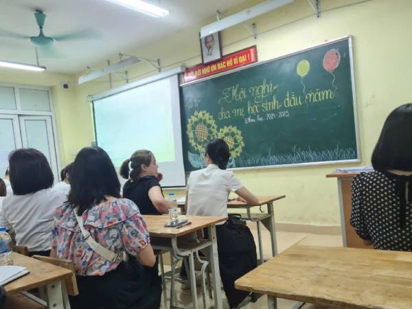Phụ huynh bất ngờ về loạt quỹ lớp khi con chuyển từ trường tư sang công