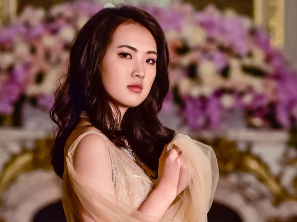 Mỹ nhân giàu nhất showbiz, không ai dám nghi 'phông bạt': Cử nhân Harvard, sống trong biệt thự nghìn tỷ đồng, vào giới giải trí chỉ vì đam mê