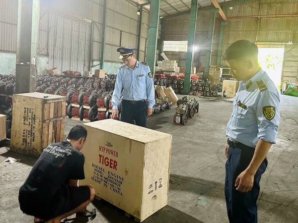 Phát hiện vụ nhập khẩu hàng nhái giá trị lớn tại Đà Nẵng