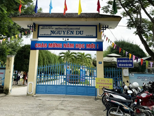 Vụ phụ huynh xông vào lớp đánh học sinh: Kỷ luật 3 học sinh, phụ huynh nhận lỗi