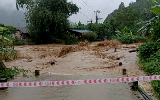 Cô gái bị sét đánh tử vong trong cơn mưa lớn