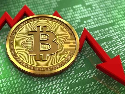 Giá bitcoin lao dốc