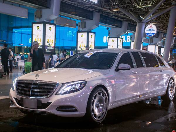 Bắt gặp Maybach S 600 Pullman giá 70 tỷ giống xe của ông Trịnh Văn Quyết