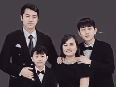 'Bố mẹ cháu mất hết rồi. Cháu muốn nhờ chú...' - Lời nhắn của cậu bé ở Làng Nủ và tấm ảnh gia đình tái hiện đầy xúc động