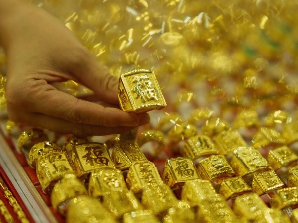 Sau lao dốc, giá vàng sẽ vọt lên kỷ lục mới 2.900USD/ounce vào đầu năm sau?