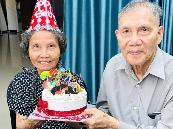 Vợ chồng cùng vào viện dưỡng lão: Nhìn thấy nhau mỗi ngày là an tâm