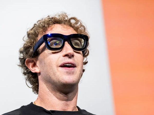 Mark Zuckerberg giàu thứ hai thế giới