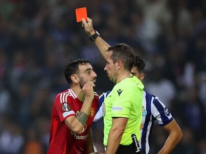Bruno Fernandes bị đuổi khỏi sân trận thứ 2 liên tiếp