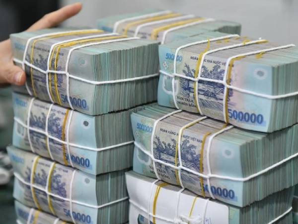 Tiền gửi của người dân vào ngân hàng đạt kỷ lục hơn 6,8 triệu tỷ đồng