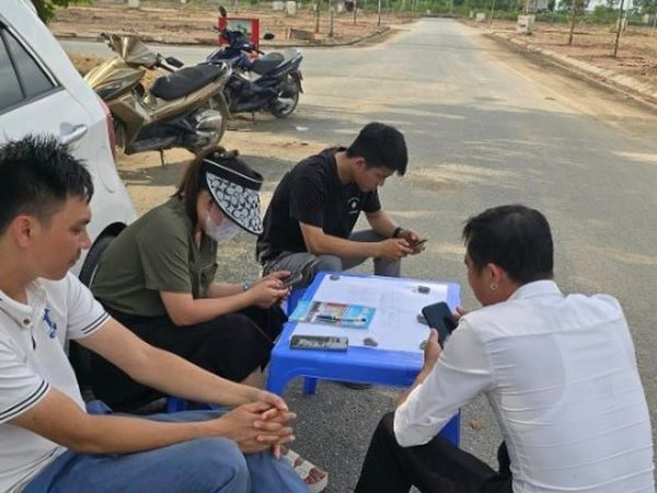 Nhà đầu tư Hà Nội đổ về tỉnh 'săn' nhà đất, xuống tiền 'chốt cọc' ngày càng nhiều