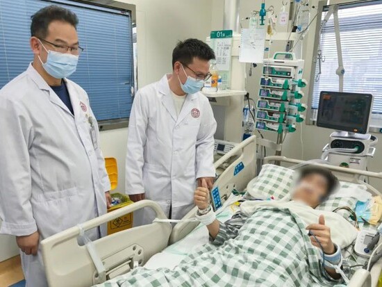 Thanh niên 18 tuổi bị đột quỵ, liệt nửa người: BS nói nguyên nhân đến từ 1 thói xấu nhiều người trẻ mắc