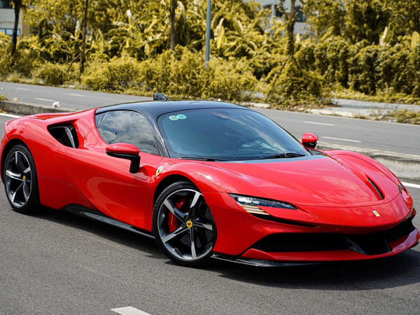 Siêu xe Ferrari SF90 từng của chồng cũ ca sĩ Lệ Quyên rao bán giá 23 tỷ đồng