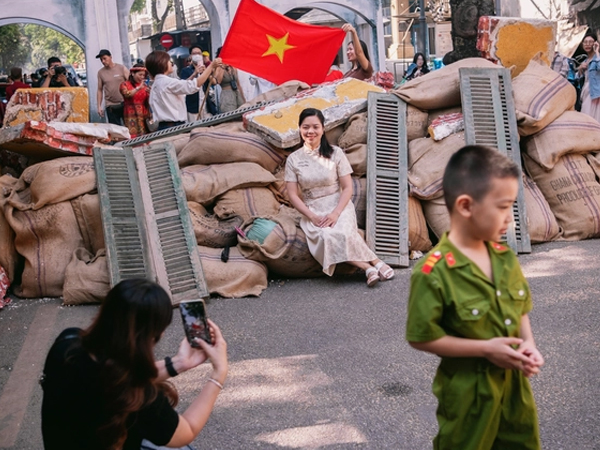 Hà Nội những ngày này: Ai cũng được sống trong ký ức hào hùng của tháng 10 lịch sử