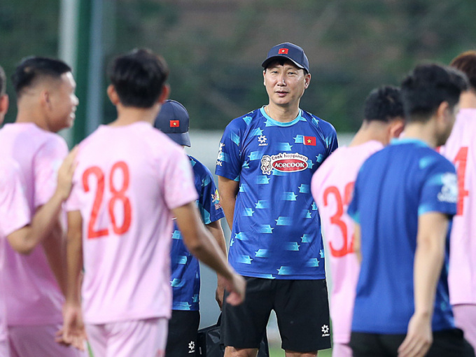 Tái ông thất mã, HLV Kim Sang-sik có cơ hội hiếm thấy, ĐTVN bắt tay giải bài toán khó sau gần 15 năm?