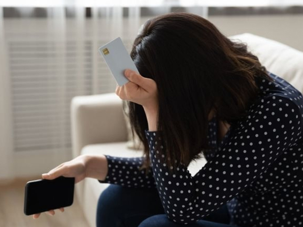 Rút 3 tỷ đồng tiền tiết kiệm, người phụ nữ bị cảnh sát điều tra: 1 nữ nhân viên ngân hàng được tuyên dương