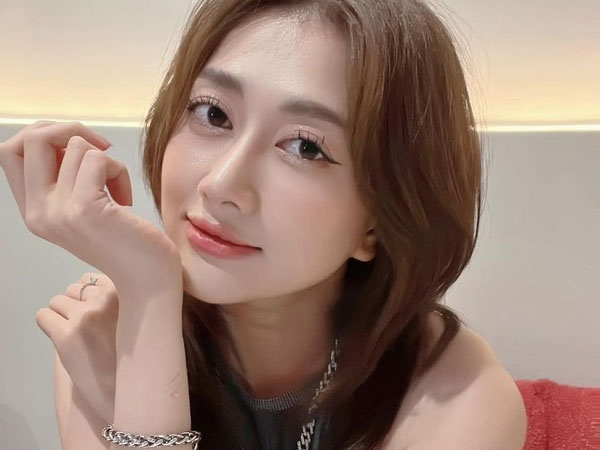 Diễn viên Phương Lan cúi đầu xin lỗi