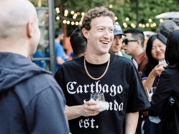 Ông chủ Facebook muốn bán áo phông