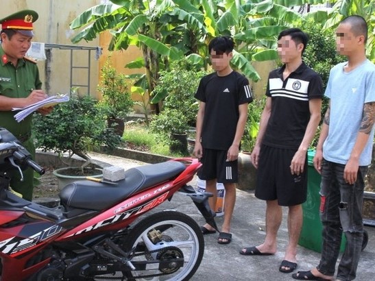 Khởi tố 3 thanh niên khiến thiếu úy công an bị đâm trọng thương