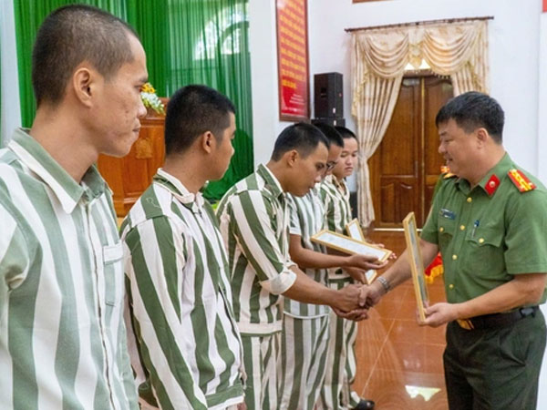 Cựu Chủ tịch tỉnh Bình Thuận, cựu Giám đốc Sở Văn hóa - Thể thao và Du lịch TP HCM được đặc xá