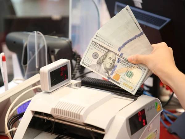 Giá USD ngân hàng có diễn biến bất ngờ