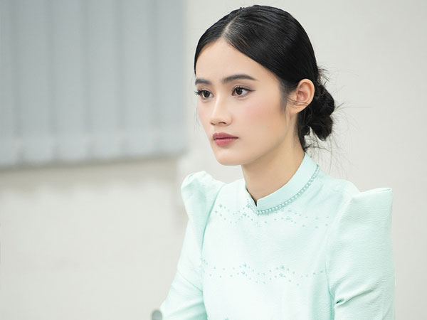Hoa hậu Ý Nhi bất ngờ xuất hiện tại sự kiện