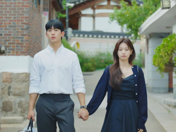 Love Next Door tập cuối tự phá kỷ lục rating, netizen thất vọng về cái kết 'trôi tuột cảm xúc'