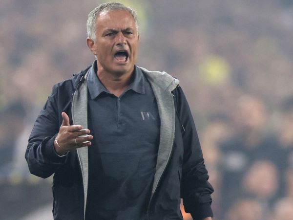 Jose Mourinho tiến thoái lưỡng nan