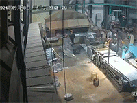 Người đàn ông suýt bị bỏng vì bị đồng nghiệp 'đùa' trong lúc làm việc
