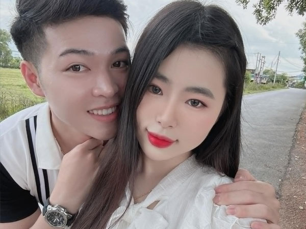 Cặp đôi 2k1 yêu xa 4 năm, dạm ngõ sau 10 ngày gặp mặt