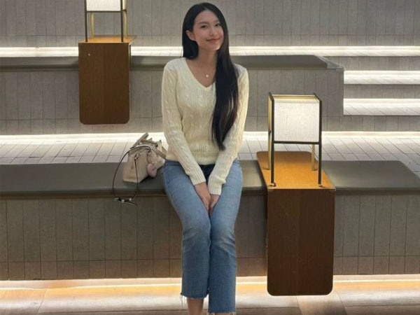 Doãn Hải My hút 2,6 triệu view khi hóa gái xinh tri thức, khoác túi hàng hiệu cùng Đoàn Văn Hậu thăm thư viện lớn nhất Hàn Quốc