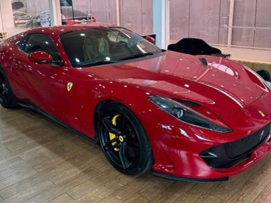 Cận cảnh Ferrari 812 GTS Rossa 70th Anniversary cập bến Việt Nam