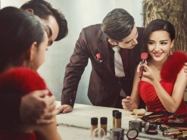 Sau mấy tháng 'chát chít' mặn nồng, vợ điếng người khi gặp mặt tình yêu đẹp quen qua mạng