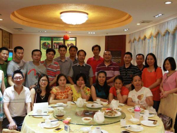 Đi họp lớp nhiều năm, tôi hiểu ra bản chất của những cuộc hội ngộ với bạn cũ: 3 kiểu người luôn hào hứng tham gia, 2 kiểu người luôn vắng mặt và lý do khó nói