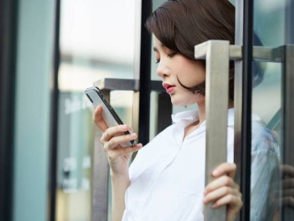Nửa đêm nhận được tin nhắn của bạn thân, tôi mở ra xem thì sốc nặng và đòi hủy hôn ngay khi thấy sự việc trong tấm ảnh