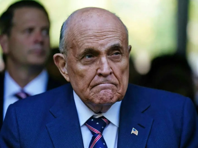 Đồng minh ông Trump làm hỏng kế hoạch lật ngược kết quả bầu cử 2020 vì gửi tin nhắm nhầm địa chỉ